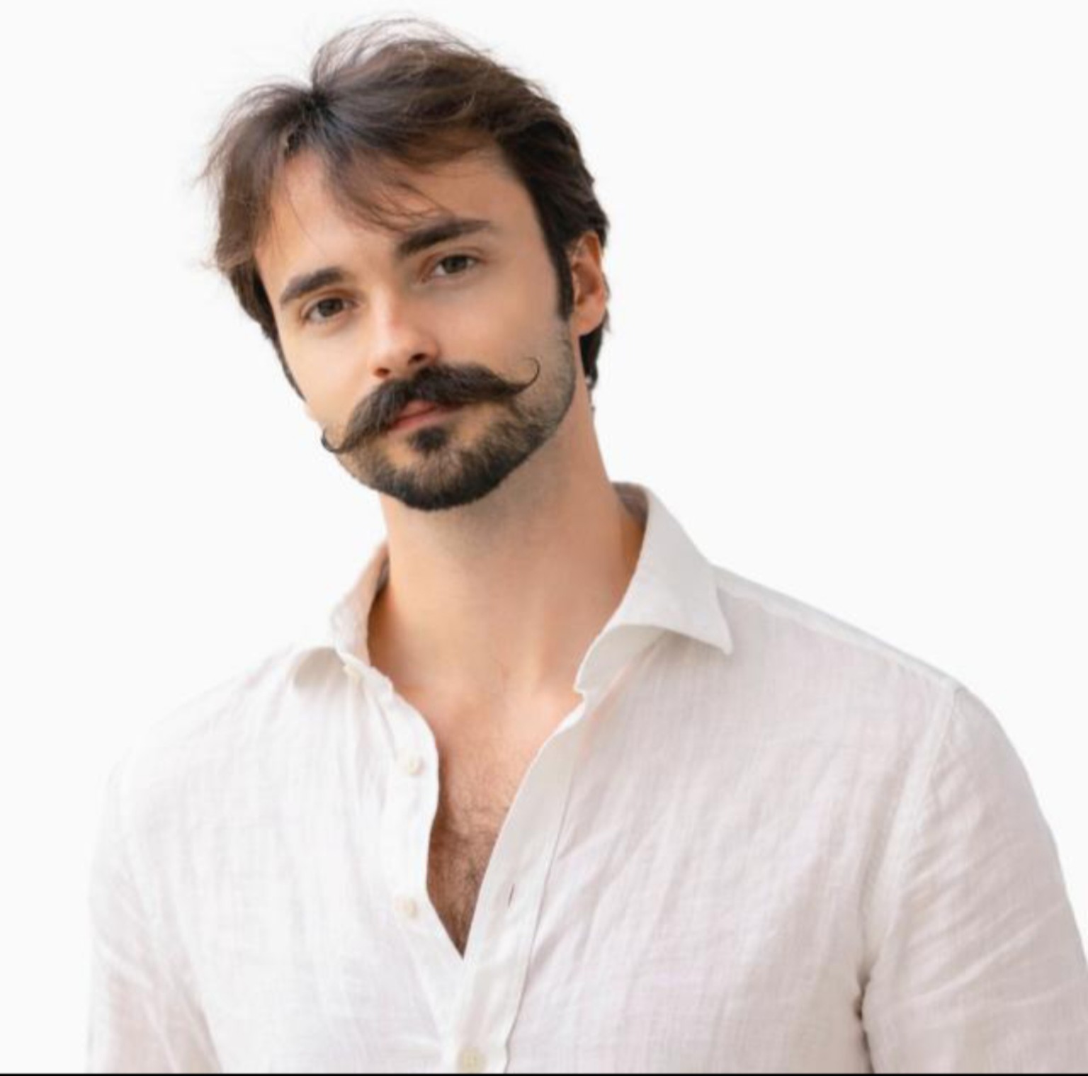 Retrato de Paulo Barros, fundador do OURIKA Atelier